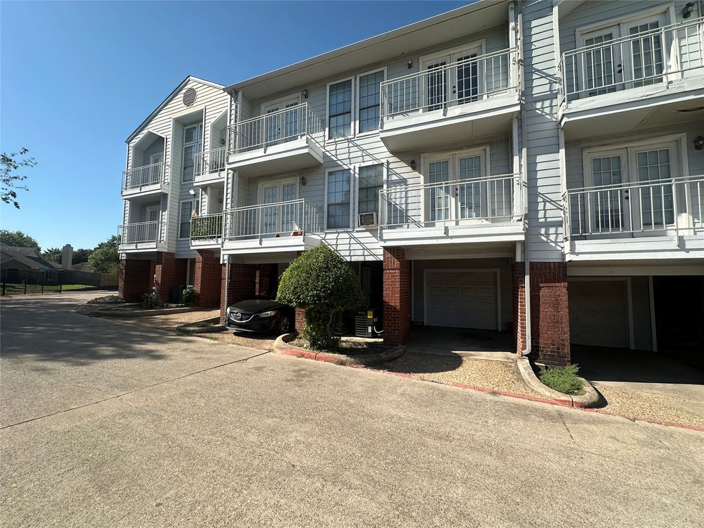 9823 Summerwood Circle 1008, Dallas, TX 75243