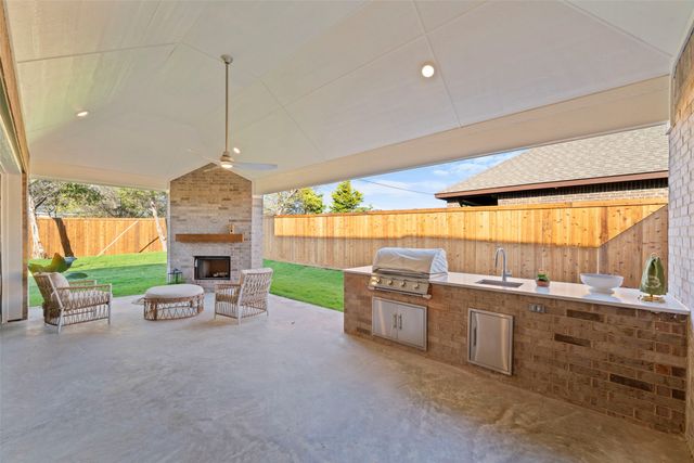 607 E Wood Dell Drive, Glenn Heights, TX 75154