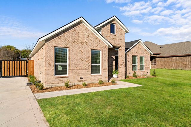 607 E Wood Dell Drive, Glenn Heights, TX 75154