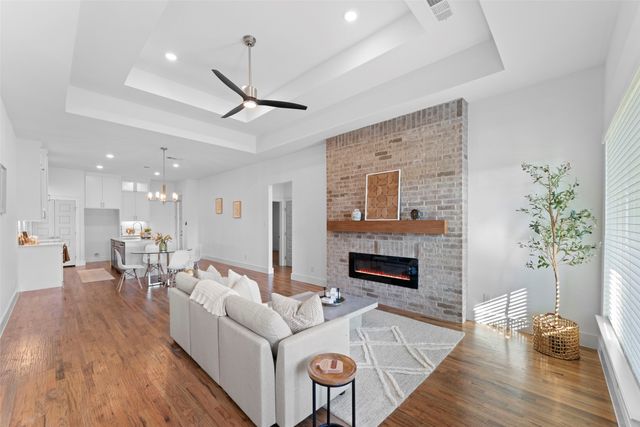 607 E Wood Dell Drive, Glenn Heights, TX 75154