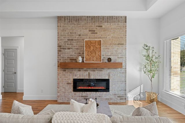 607 E Wood Dell Drive, Glenn Heights, TX 75154