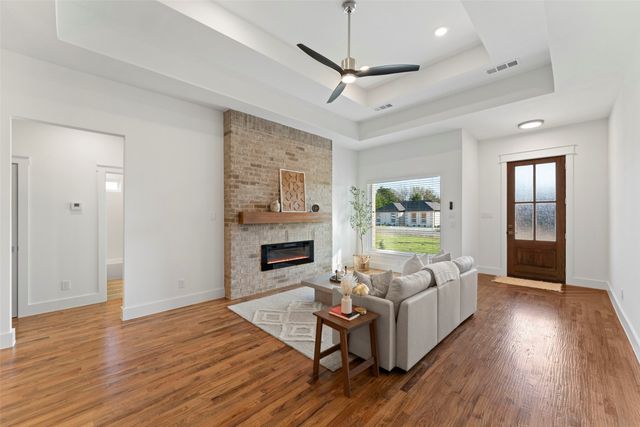 607 E Wood Dell Drive, Glenn Heights, TX 75154