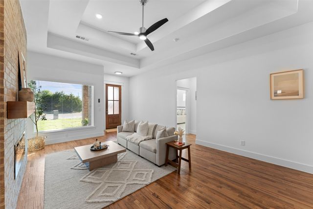 607 E Wood Dell Drive, Glenn Heights, TX 75154