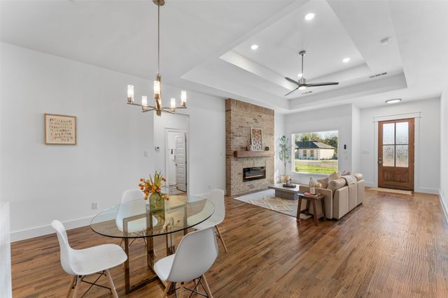 607 E Wood Dell Drive, Glenn Heights, TX 75154