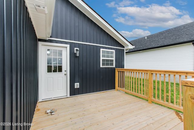 194 Charles Carr Dr, Harrodsburg, KY 40330