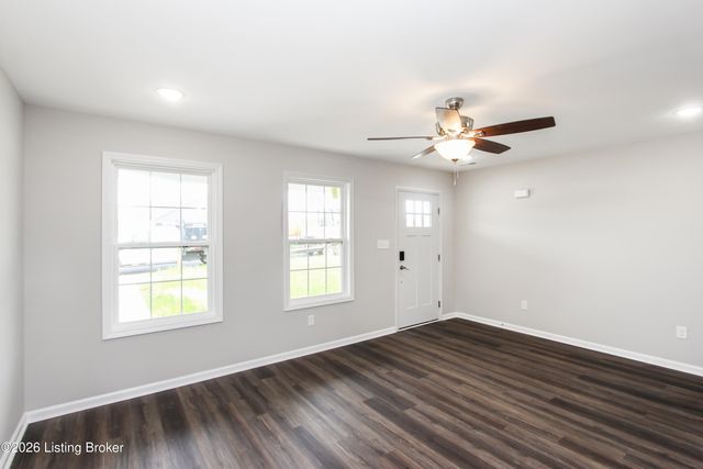 194 Charles Carr Dr, Harrodsburg, KY 40330