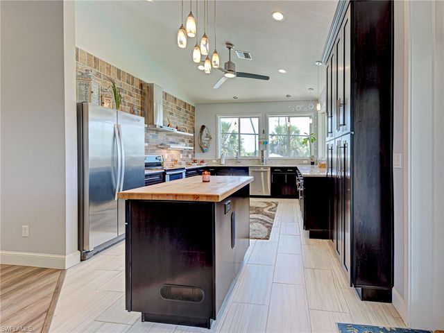 48 Lark DR, Placida, FL 33946