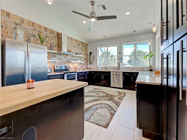 48 Lark DR, Placida, FL 33946