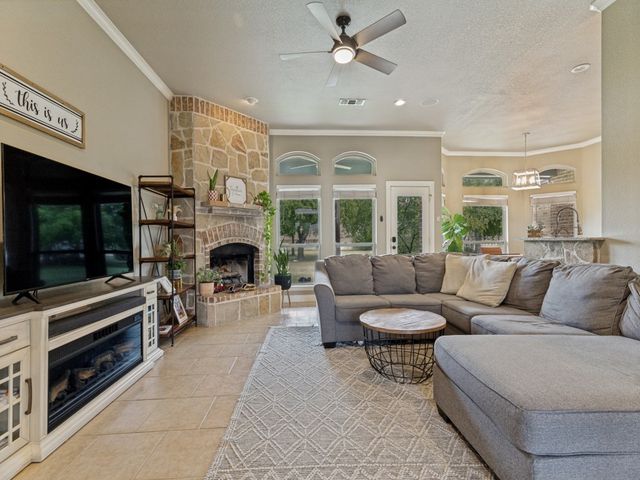 5584 Justine Place, Fort Worth, TX 76126