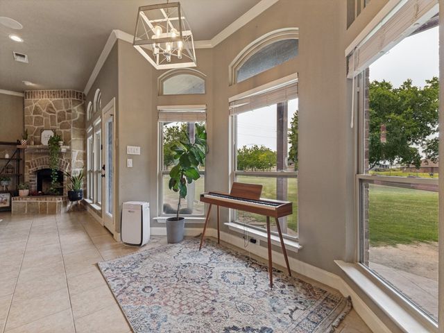 5584 Justine Place, Fort Worth, TX 76126