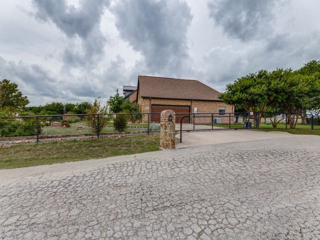 5584 Justine Place, Fort Worth, TX 76126