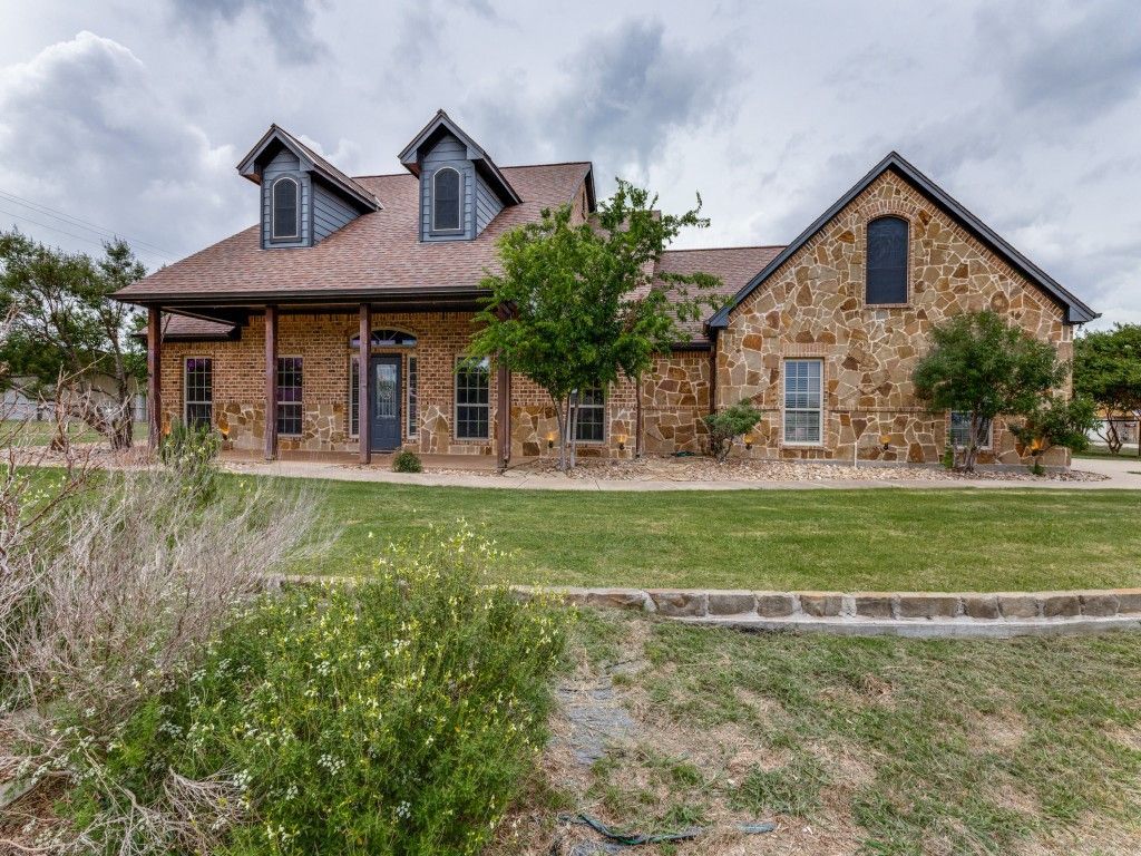 5584 Justine Place, Fort Worth, TX 76126