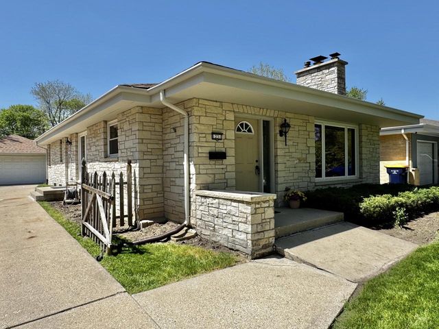 1231 118th STREET, West Allis, WI 53214