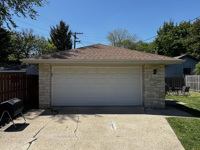 1231 118th STREET, West Allis, WI 53214