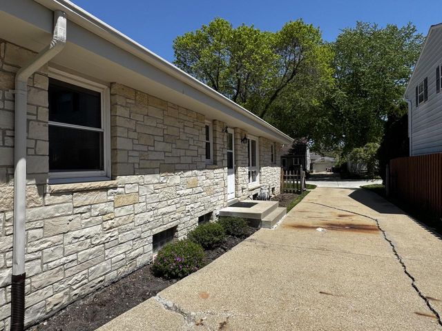 1231 118th STREET, West Allis, WI 53214
