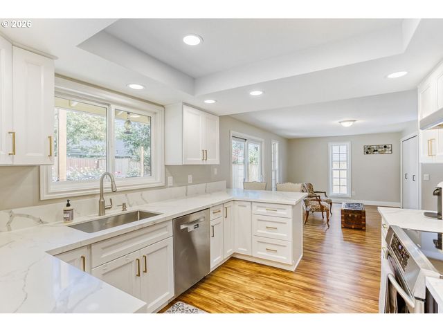 12405 Sw BERRYHILL Ln, Beaverton, OR 97008