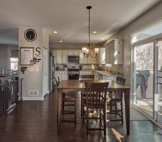 2732 Woodworth Avenue, Woodstock, IL 60098