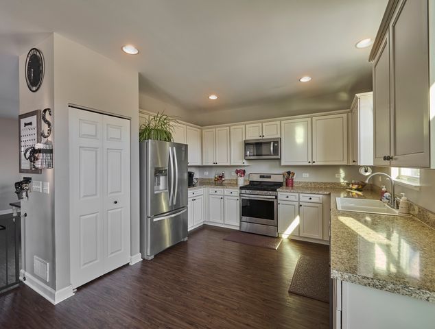 2732 Woodworth Avenue, Woodstock, IL 60098