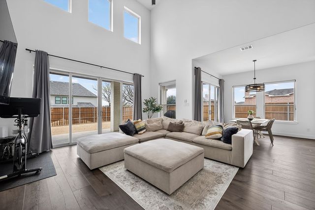 1322 Genoa Circle, Garland, TX 75040