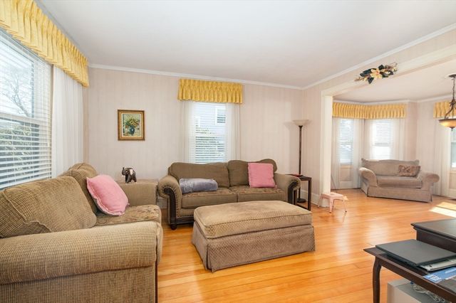 293 Whitwell St, Quincy, MA 02169