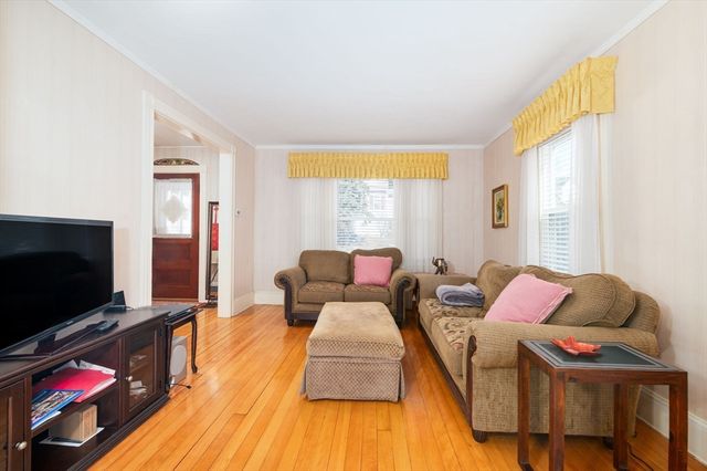 293 Whitwell St, Quincy, MA 02169