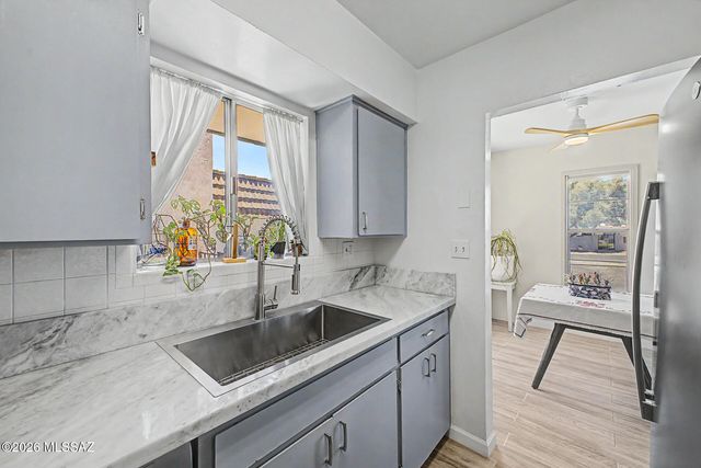 660 E River Rd Apt H, Tucson, AZ 85704
