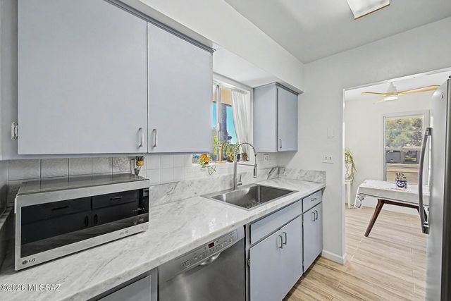 660 E River Rd Apt H, Tucson, AZ 85704