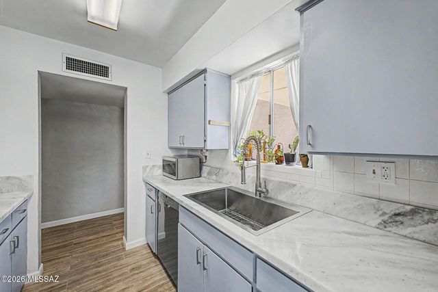 660 E River Rd Apt H, Tucson, AZ 85704