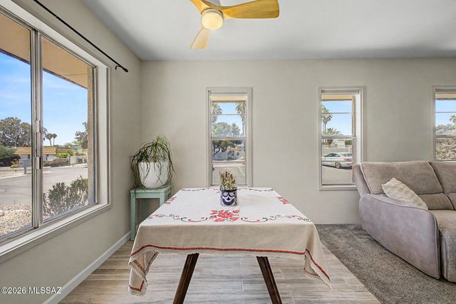 660 E River Rd Apt H, Tucson, AZ 85704