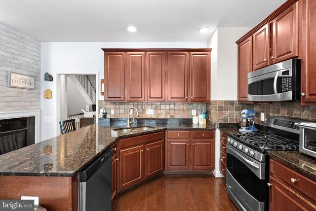 211 GREAT LAUREL SQ SE, Leesburg, VA 20175