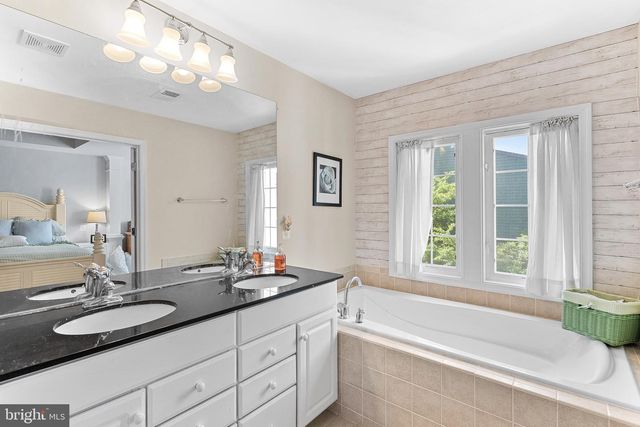 211 GREAT LAUREL SQ SE, Leesburg, VA 20175