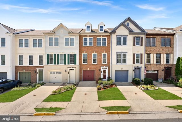 211 GREAT LAUREL SQ SE, Leesburg, VA 20175