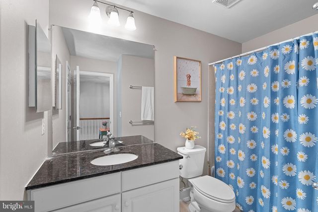 211 GREAT LAUREL SQ SE, Leesburg, VA 20175