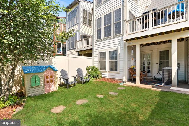211 GREAT LAUREL SQ SE, Leesburg, VA 20175