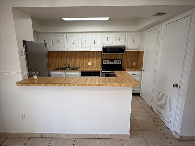 8401 SW 107th Avenue 324E, Miami, FL 33173