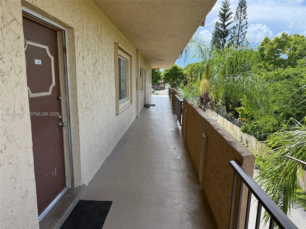 8401 SW 107th Avenue 324E, Miami, FL 33173