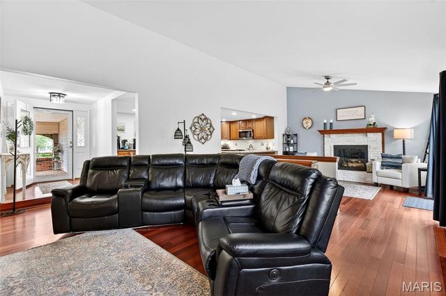 52 Bunker Hill, St Charles, MO 63303