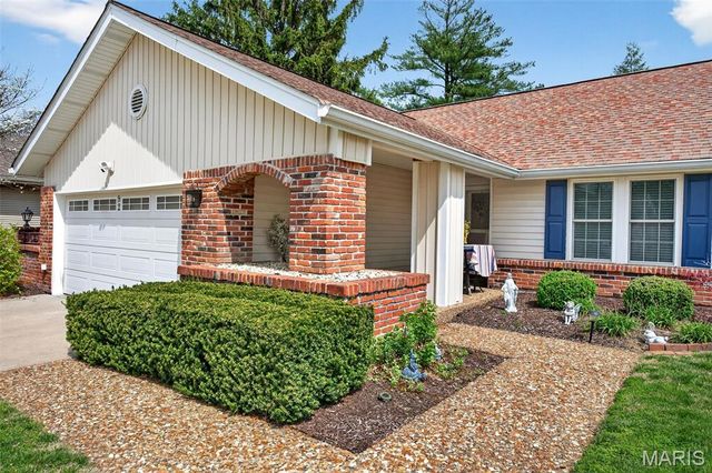 52 Bunker Hill, St Charles, MO 63303