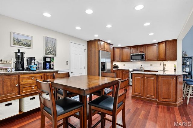52 Bunker Hill, St Charles, MO 63303