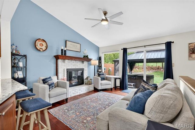 52 Bunker Hill, St Charles, MO 63303