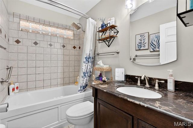 52 Bunker Hill, St Charles, MO 63303