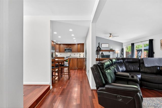 52 Bunker Hill, St Charles, MO 63303