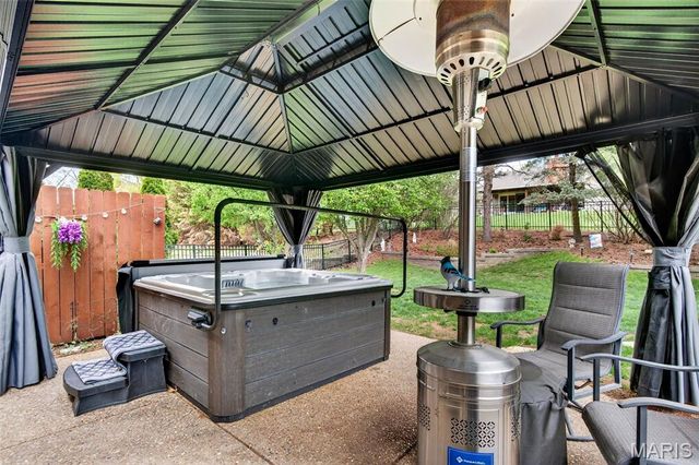 52 Bunker Hill, St Charles, MO 63303