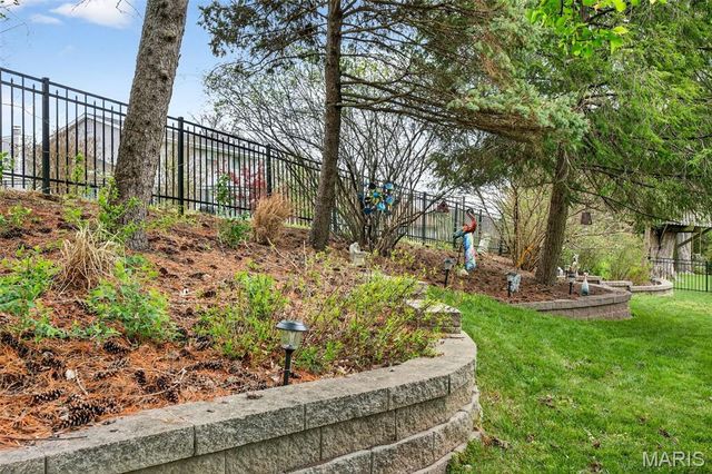 52 Bunker Hill, St Charles, MO 63303