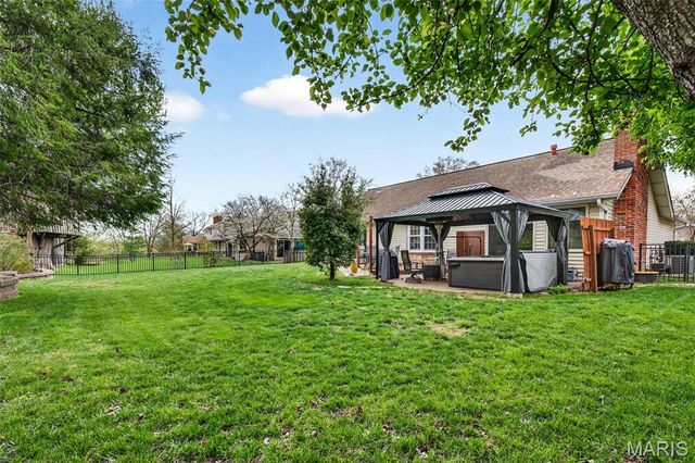 52 Bunker Hill, St Charles, MO 63303