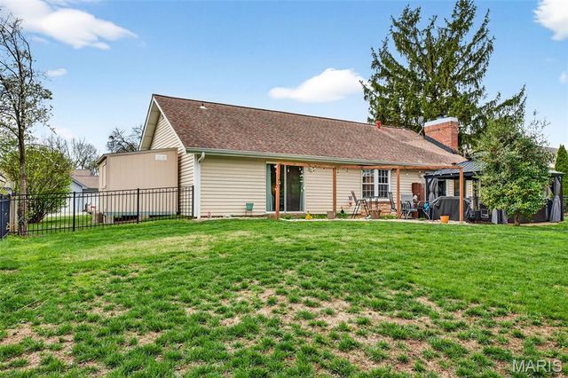 52 Bunker Hill, St Charles, MO 63303