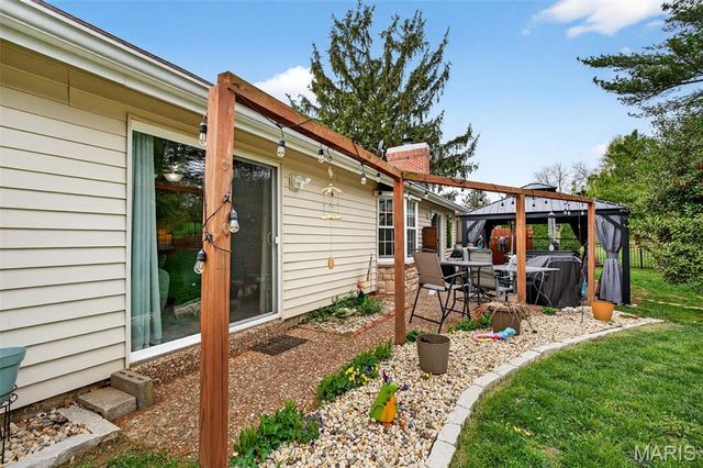 52 Bunker Hill, St Charles, MO 63303