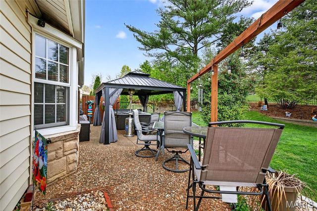 52 Bunker Hill, St Charles, MO 63303
