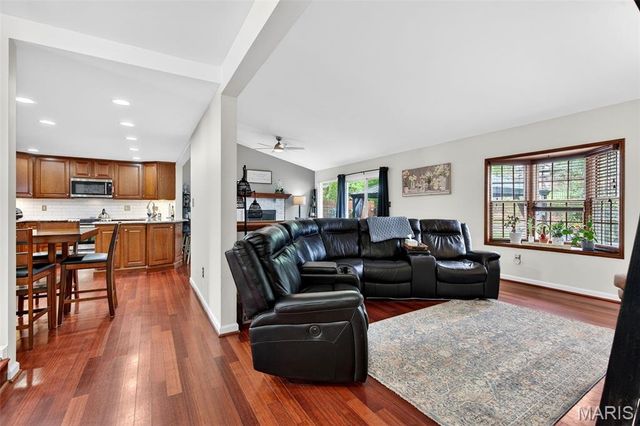 52 Bunker Hill, St Charles, MO 63303