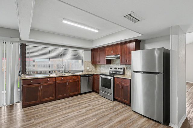 15430 Camino Del Sol Drive, Houston, TX 77083